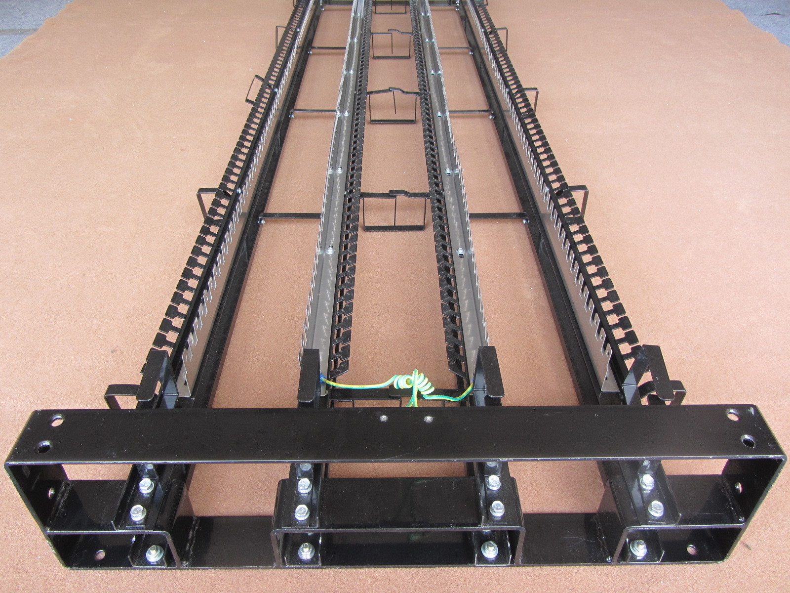 800 Pairs 1400 Pair 1600 Pairs Telephone Floor / Wall Mount Fiber Optic Distribution Frame With LSA Plus Module
